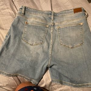 MY STORY FADED JEAN SHORTS BY JUDY BLUE